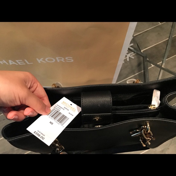 Classy, black, MK purse. - Picture 3 of 3